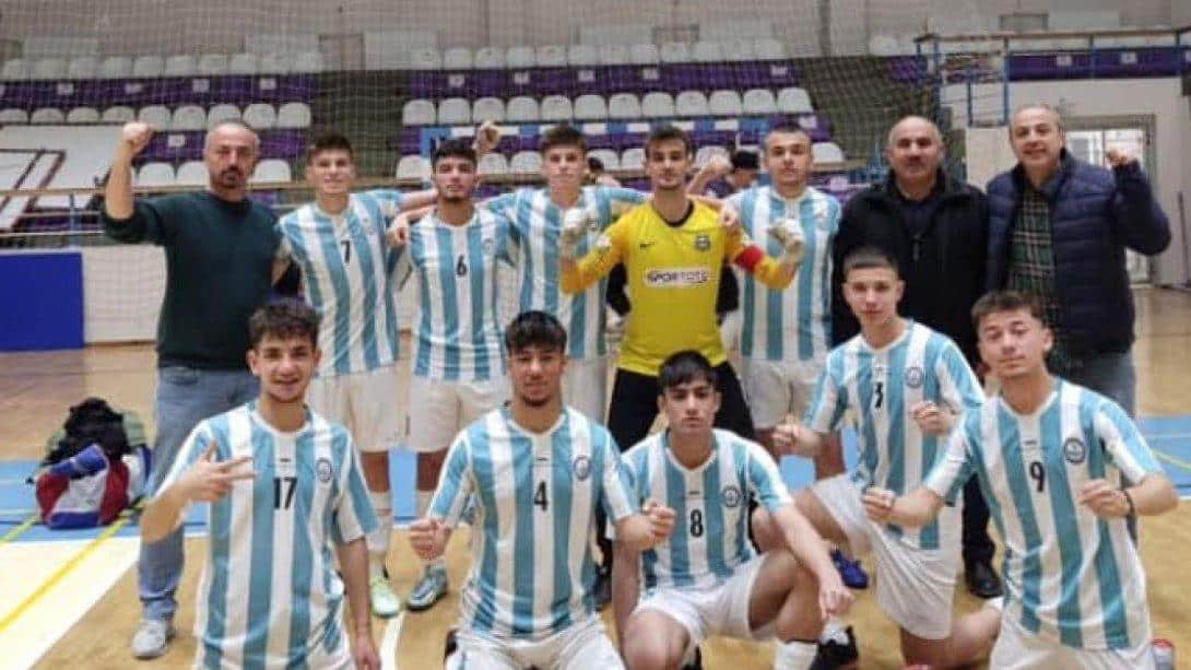 Mehmet Akif Ersoy Anadolu Lisesi Futsal da Yarı Finale Yükseldi