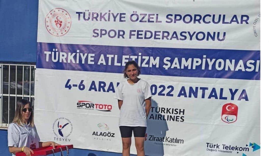 Türkiye Şanpiyonasında Nahit Menteşe Meslek ve Teknik Anadolu Lisesi Öğrencisi Zeliha Nur DUZSUZ 300m. Mental bayanlar katagoridsinde Türkiye Şampiyonu oldu.