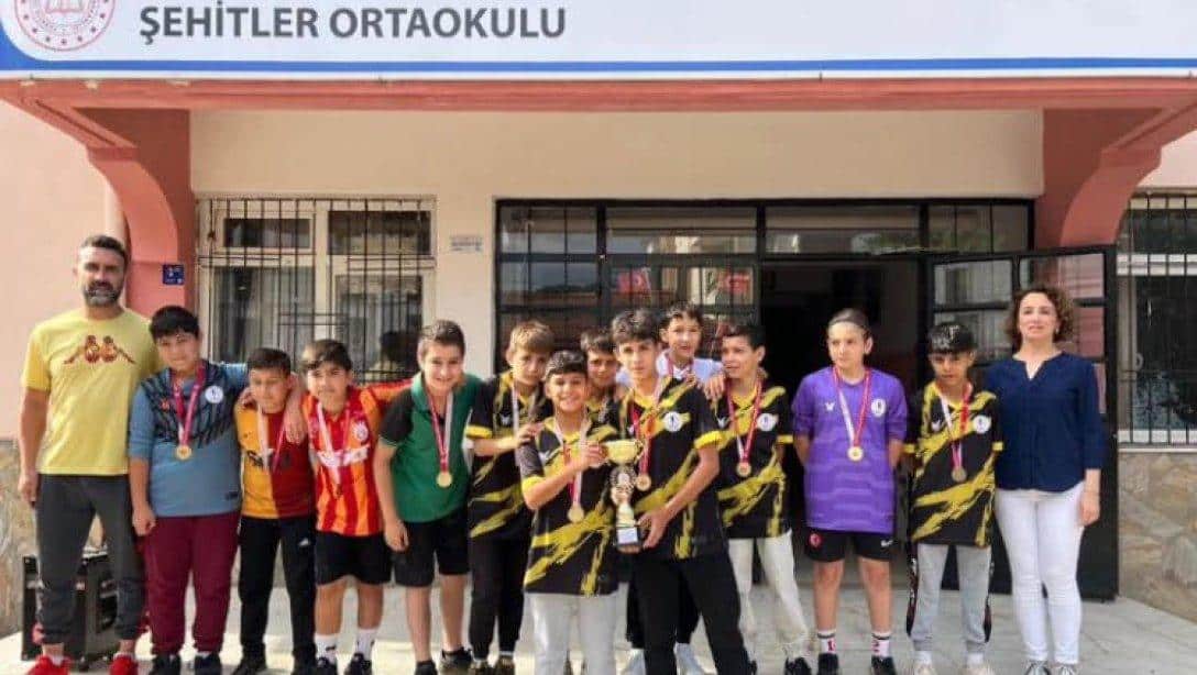Şehitler Ortaokulu  Futsal'da İl Birincisi 