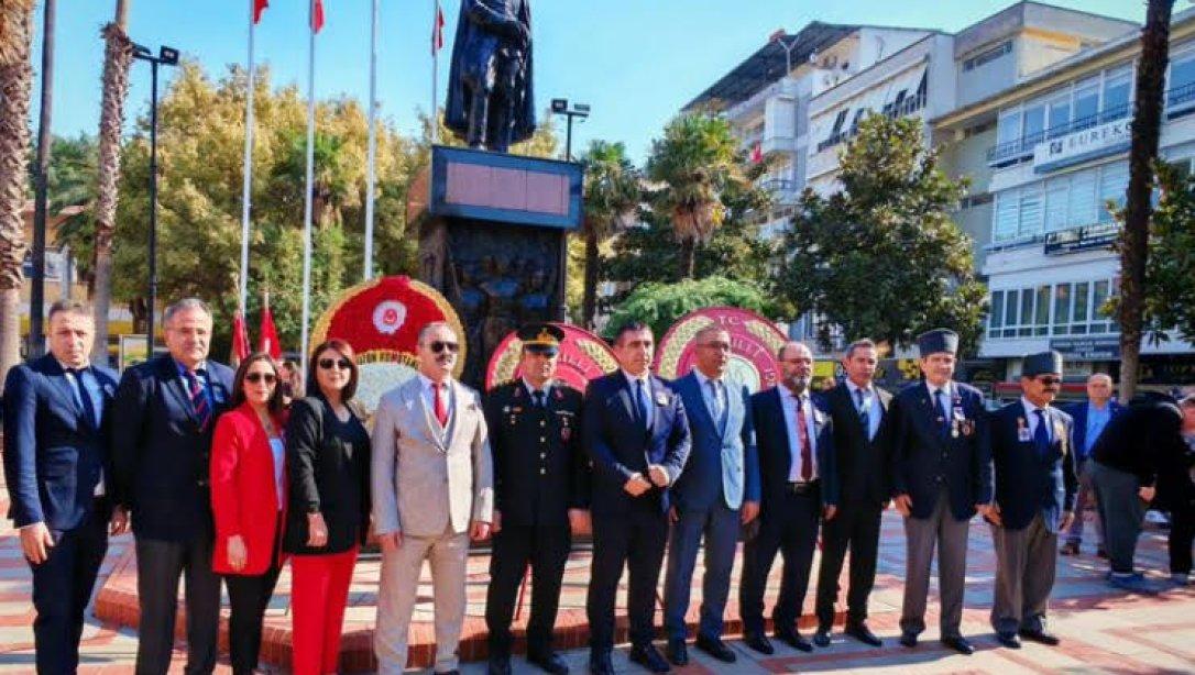 29 Ekim Çelenk Sunma Töreni Yapıldı